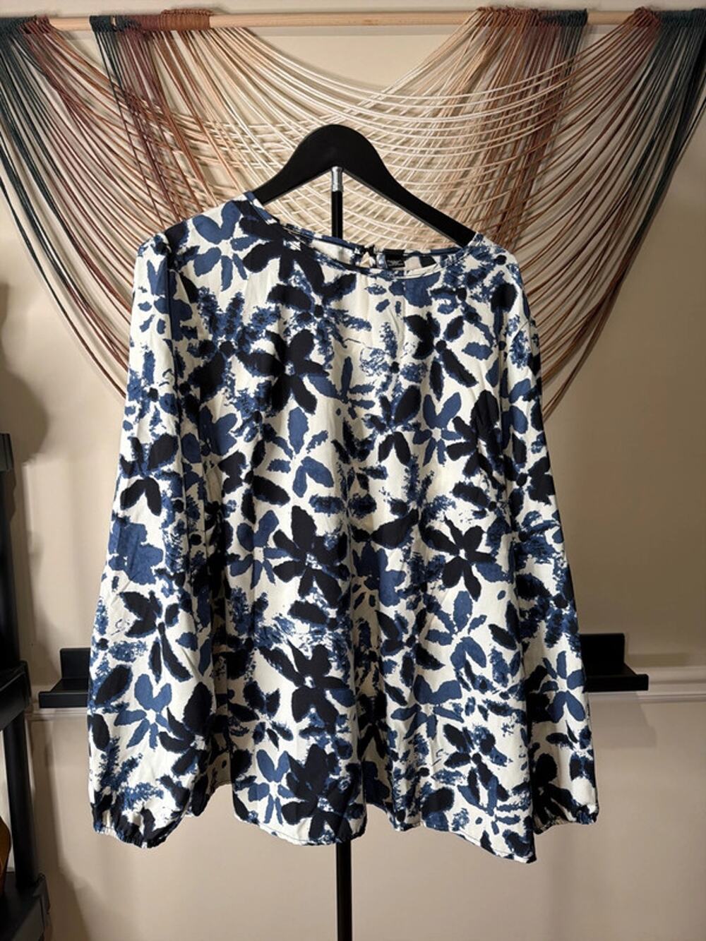 3 for $9 Shein curve blue and white blouse euc 4xl 3007